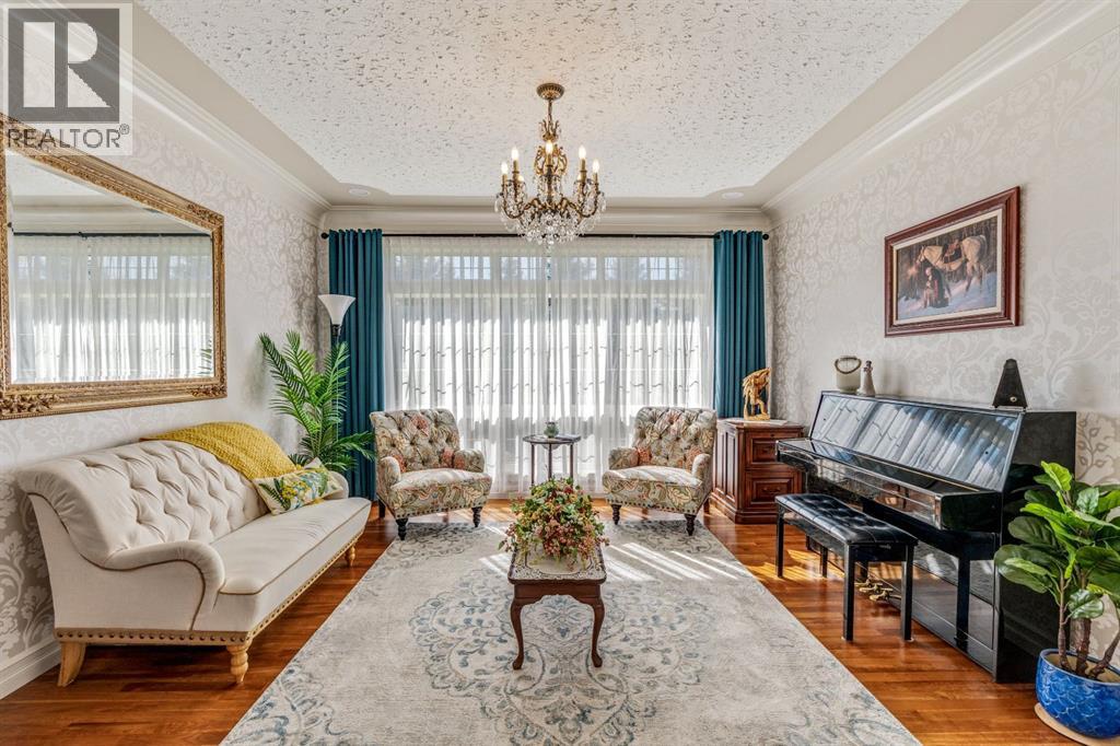 305 9 Street W