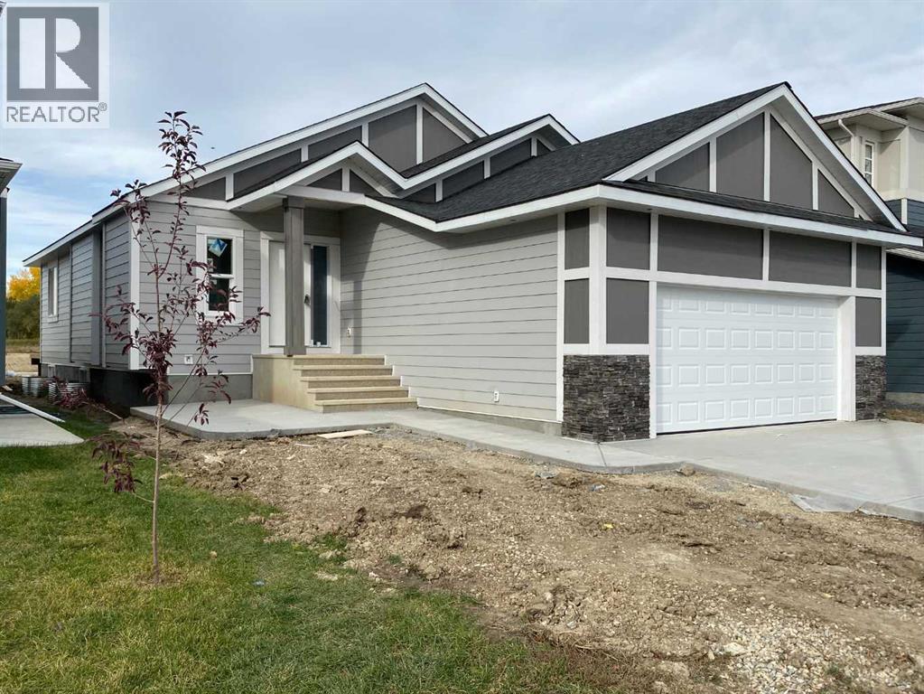 727 MANDALAY Avenue NW, Carstairs, Alberta