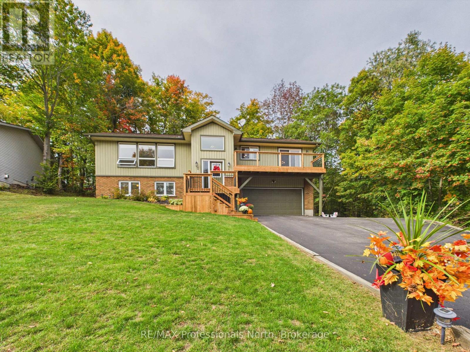 1 Crestview Drive, Huntsville, Ontario  P1H 1S8 - Photo 1 - X13846670