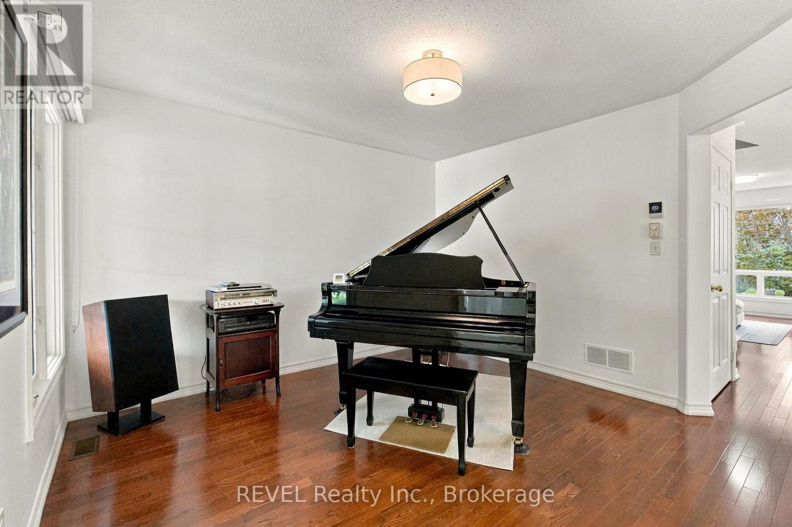 2097 Stornoway Street, Oshawa, Ontario L1L 1C3 - Photo 7 - E13846706