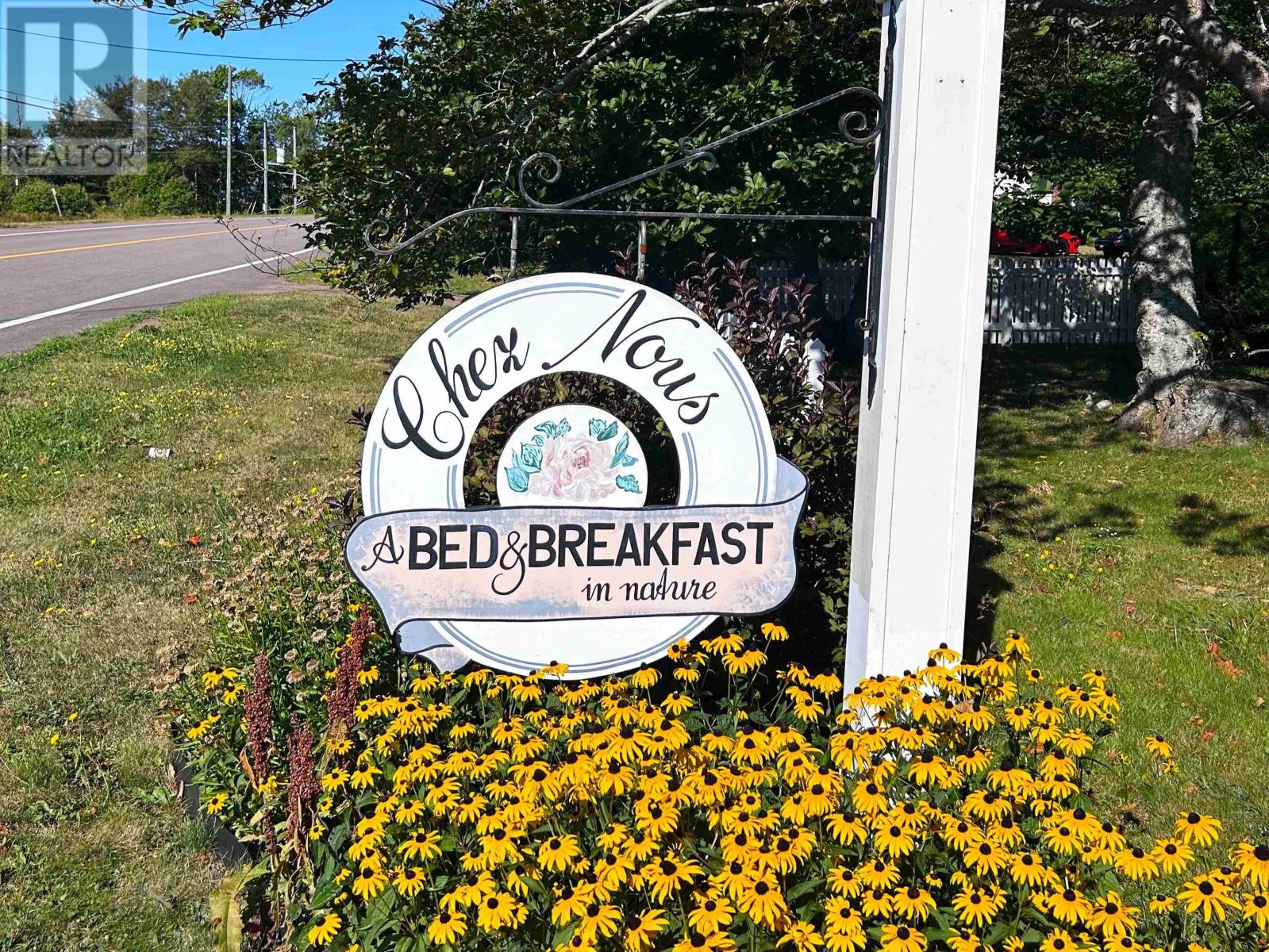 203 Ferry Road, Cornwall, Prince Edward Island  C0A 1H4 - Photo 1 - 202526239