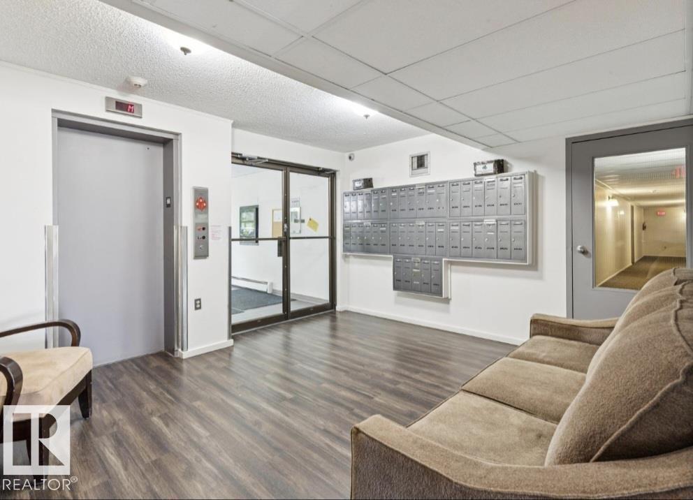 #109 10838 108 ST NW