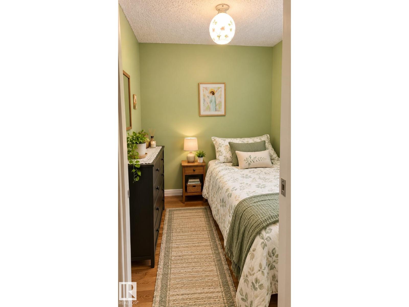 #109 10838 108 ST NW