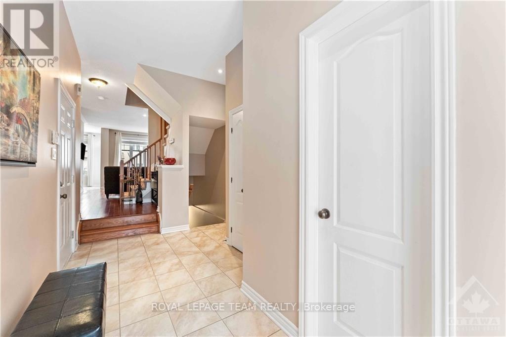 112 Furness Way, Ottawa, Ontario  K2G 7E4 - Photo 4 - X13846634