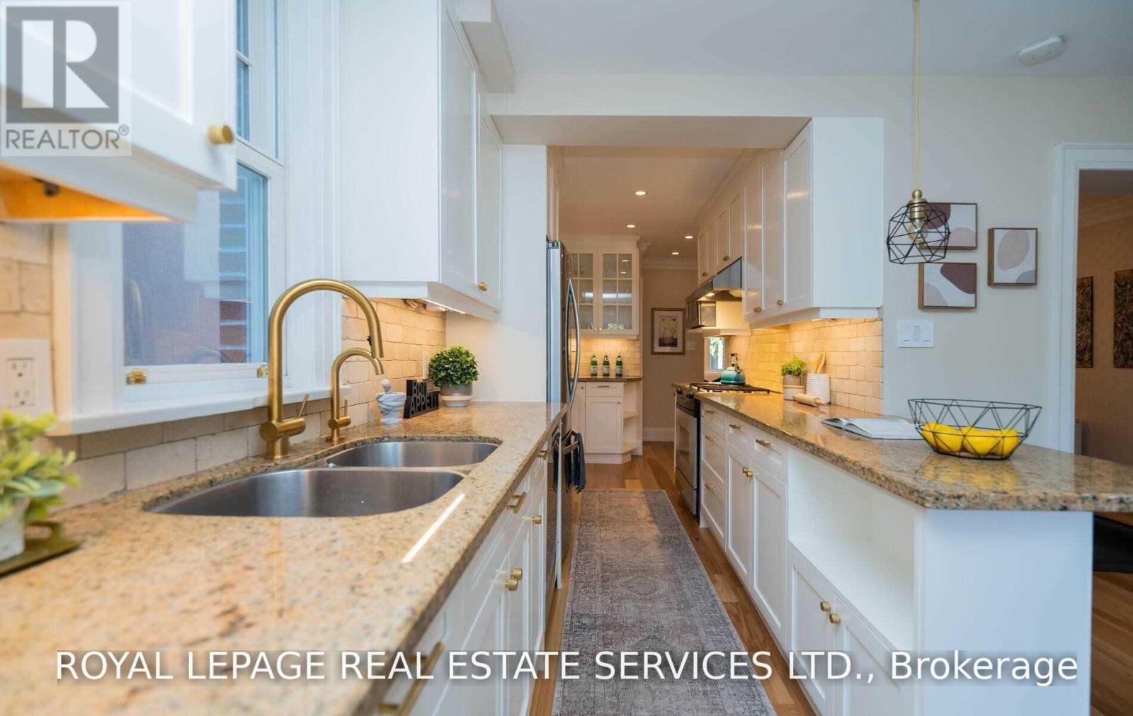 101 Old Orchard Grove, Toronto, Ontario  M5M 2E1 - Photo 11 - C13846606