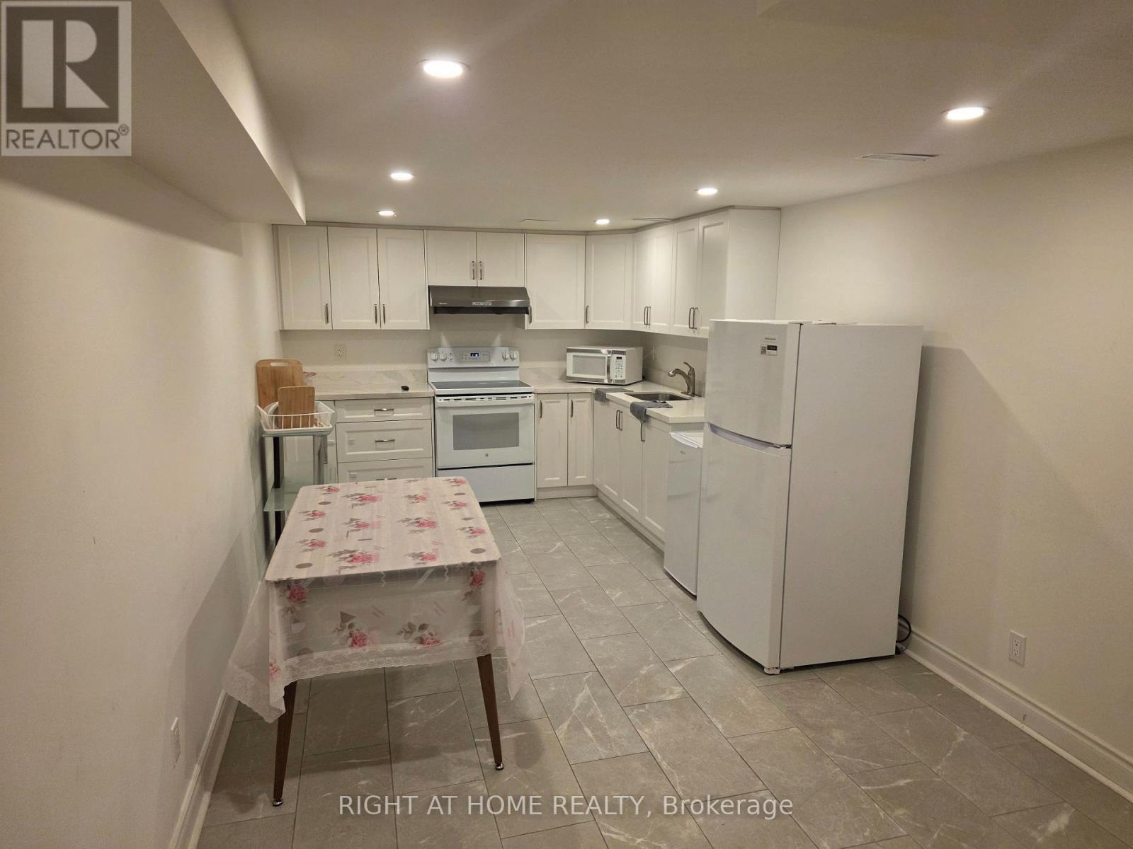 131 Thicketwood Drive, Toronto, Ontario  M1J 2A2 - Photo 3 - E13846592