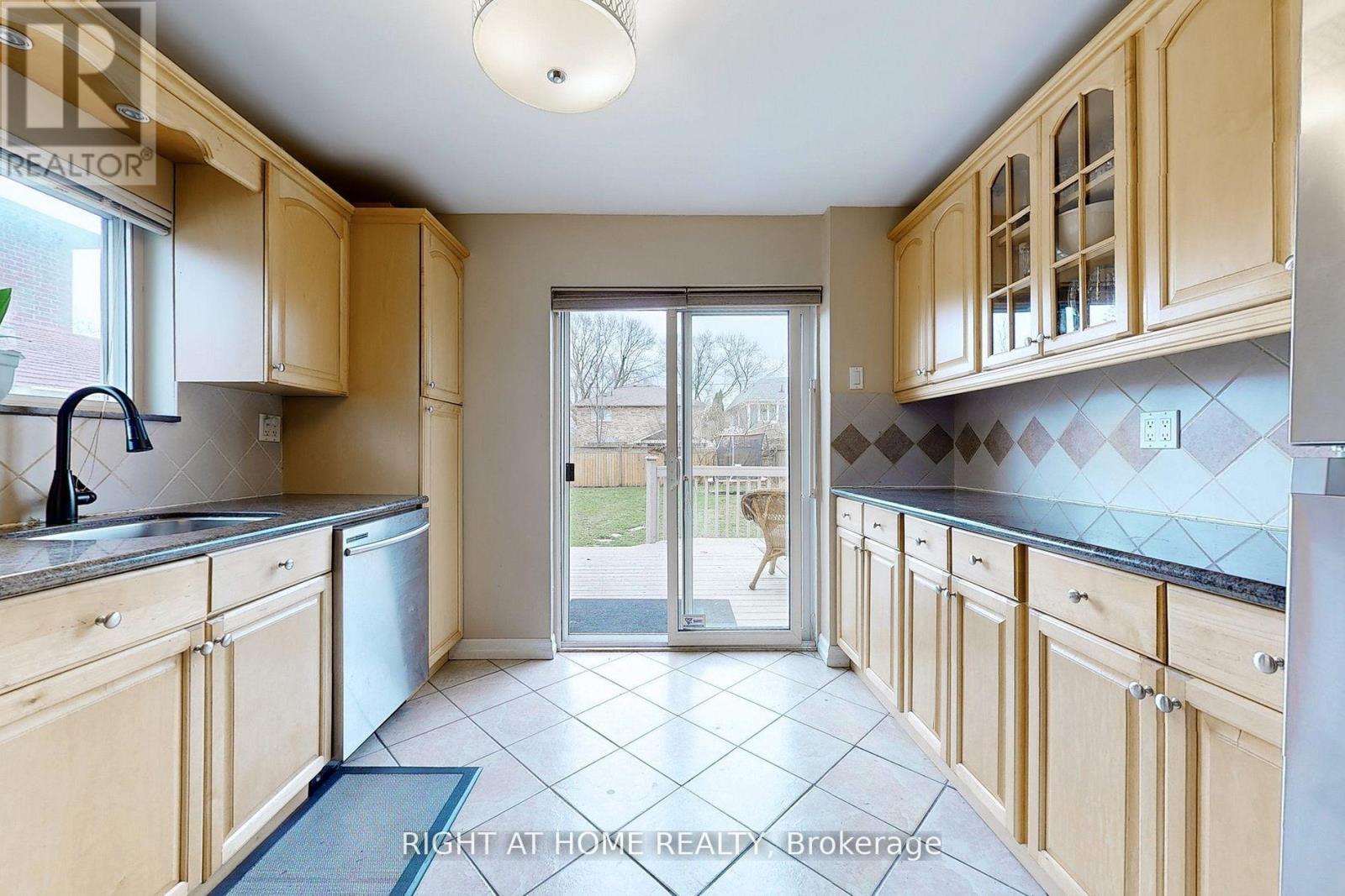 68 Eaglewood Boulevard E, Mississauga, Ontario  L5G 1V4 - Photo 10 - W13846646