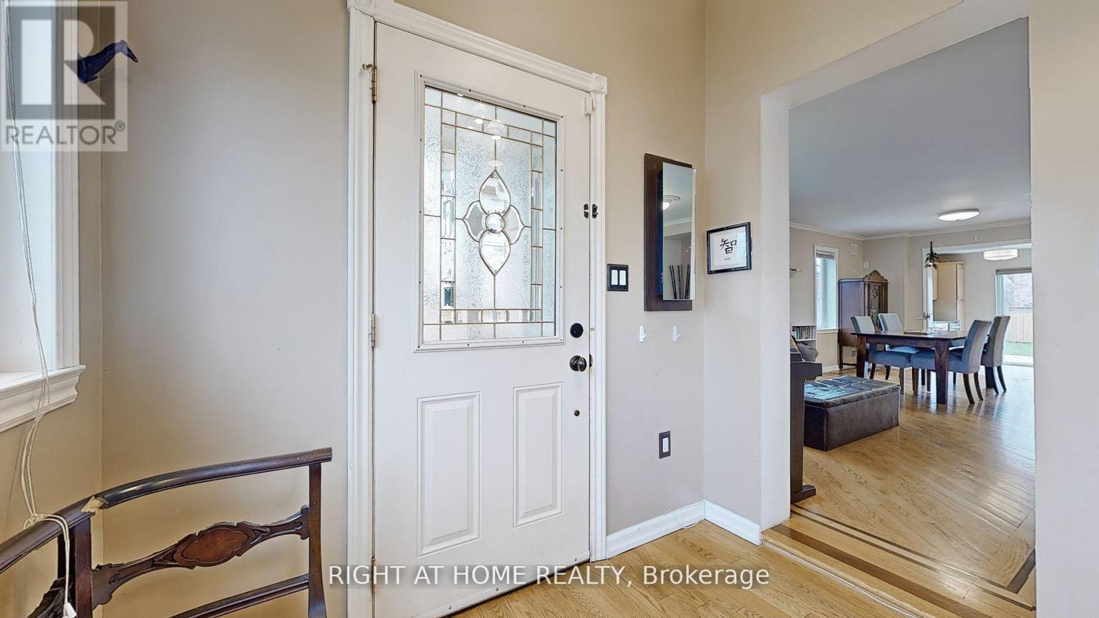 68 Eaglewood Boulevard E, Mississauga, Ontario  L5G 1V4 - Photo 2 - W13846646