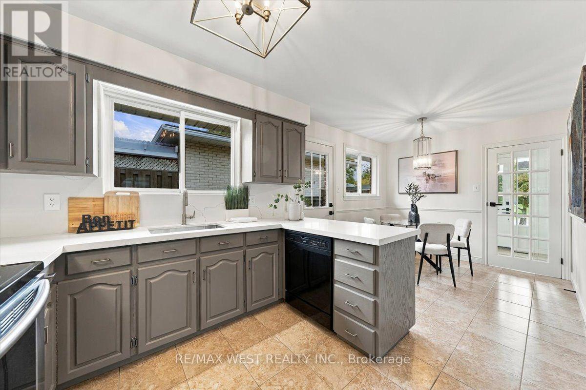 14 Burnhamill Place, Toronto, Ontario  M9C 3S4 - Photo 11 - W13846690