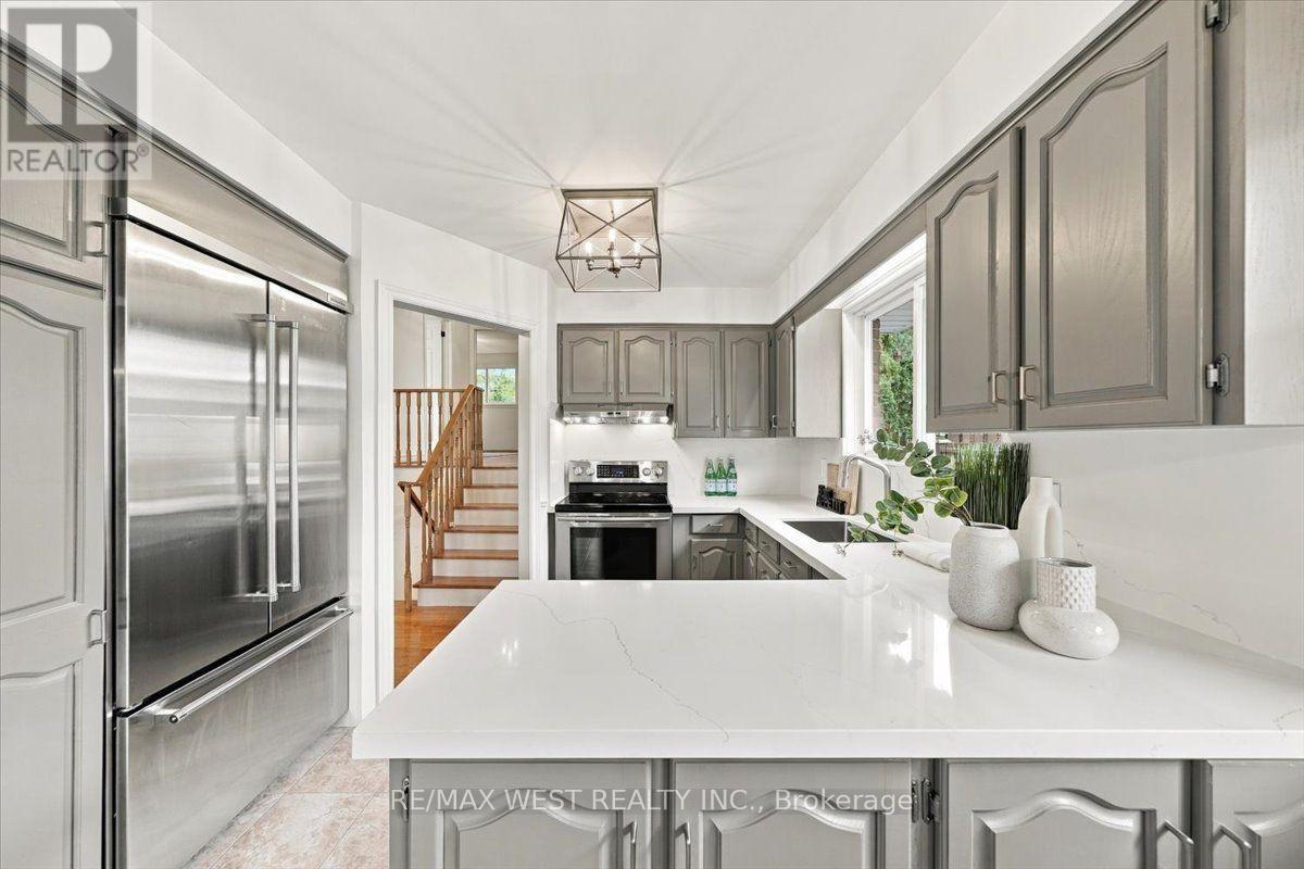 14 Burnhamill Place, Toronto, Ontario  M9C 3S4 - Photo 12 - W13846690
