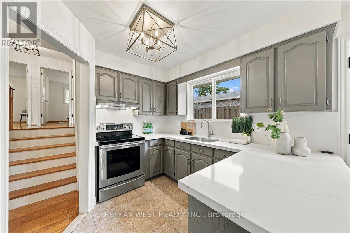 14 Burnhamill Place, Toronto, Ontario  M9C 3S4 - Photo 15 - W13846690