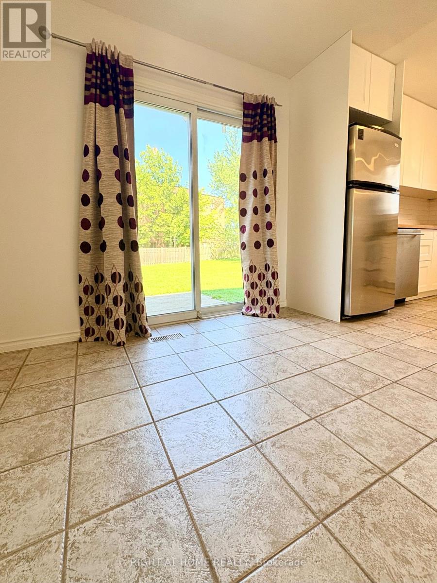 Main Floor - 32 Vintage Crescent, St. Catharines (Ridley), Ontario  L2S 3C3 - Photo 10 - X13846704