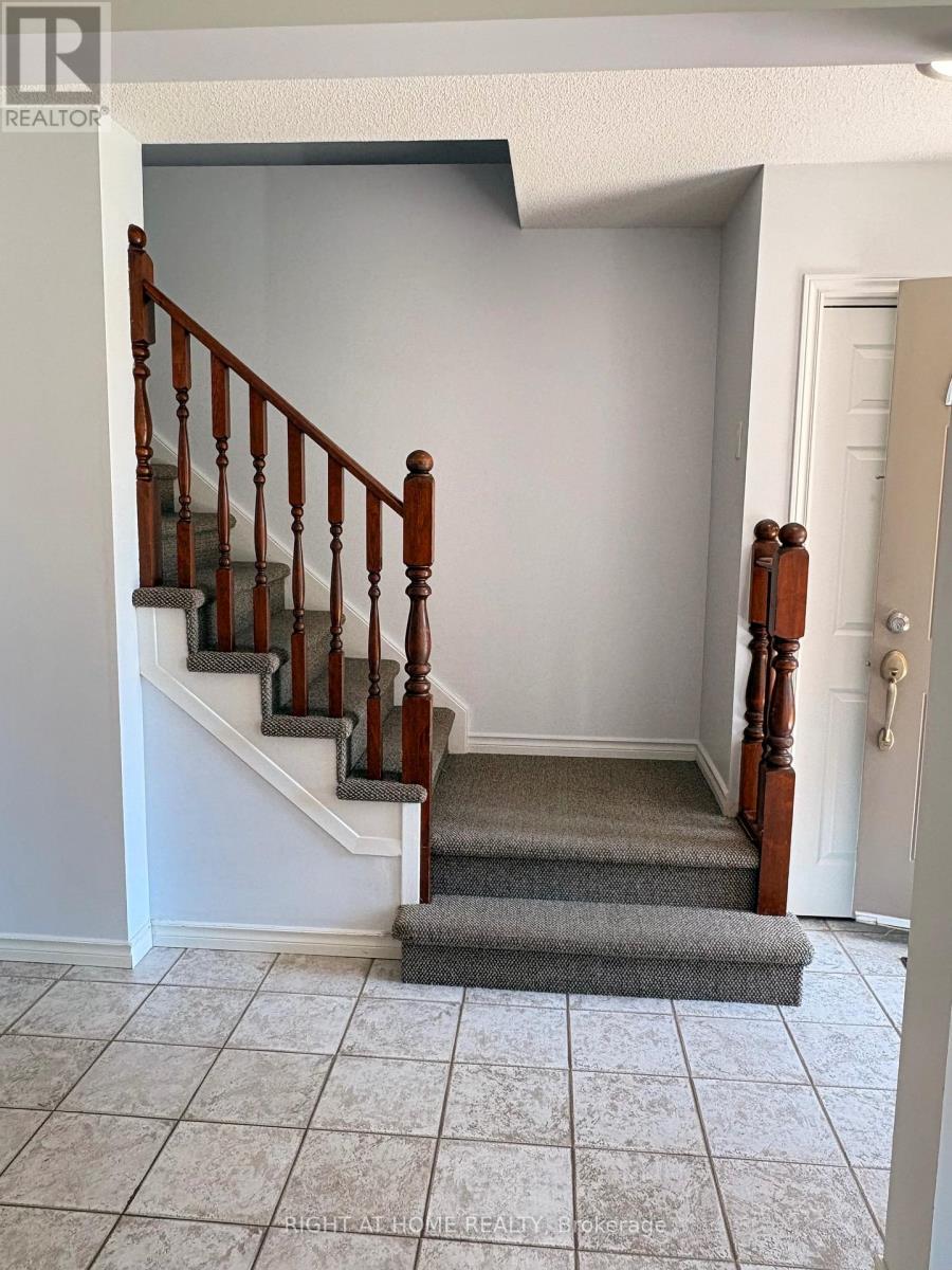 Main Floor - 32 Vintage Crescent, St. Catharines (Ridley), Ontario  L2S 3C3 - Photo 11 - X13846704