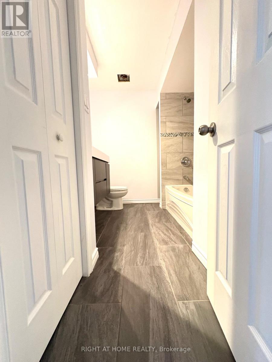 Main Floor - 32 Vintage Crescent, St. Catharines (Ridley), Ontario  L2S 3C3 - Photo 14 - X13846704
