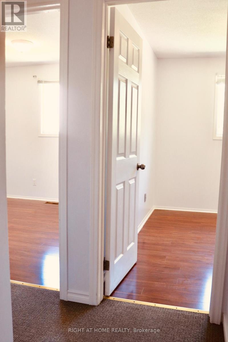 Main Floor - 32 Vintage Crescent, St. Catharines (Ridley), Ontario  L2S 3C3 - Photo 17 - X13846704