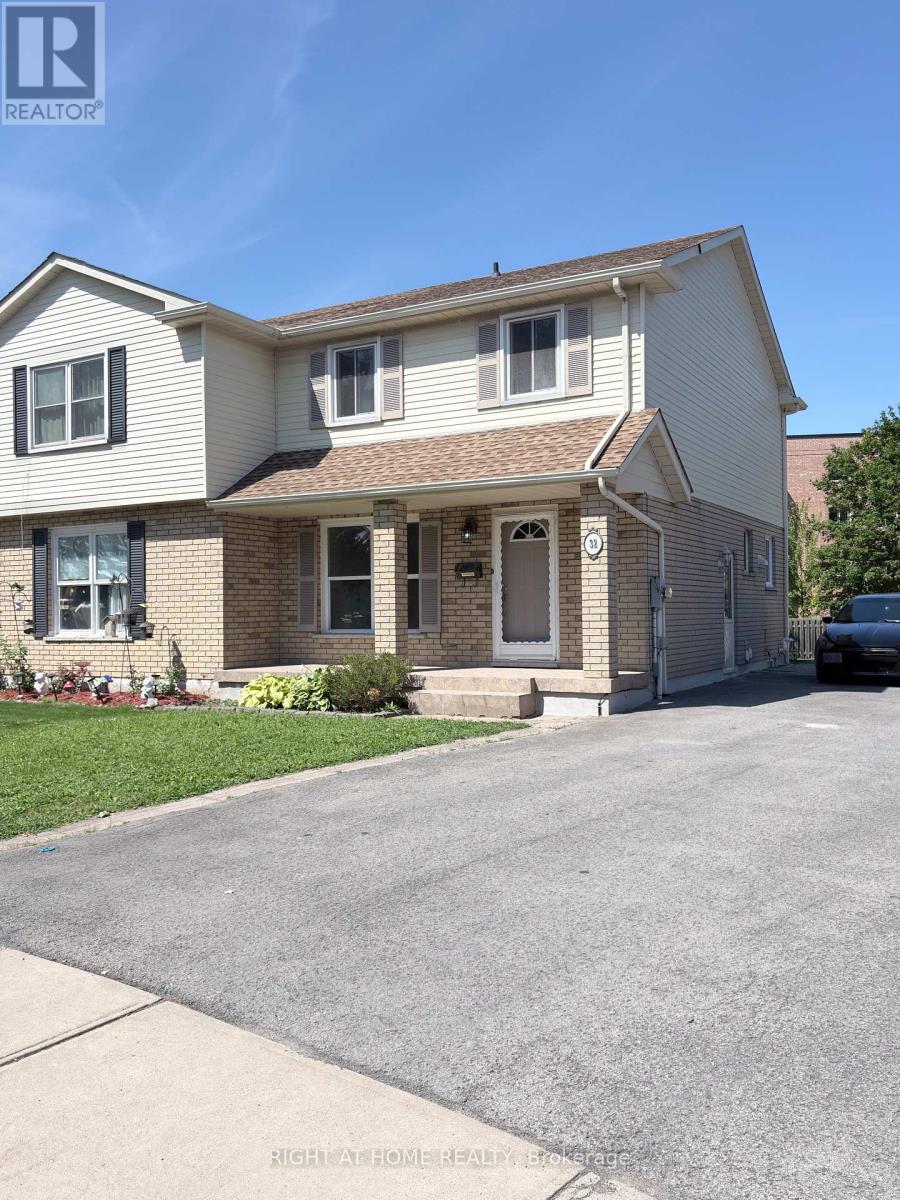 Main Floor - 32 Vintage Crescent, St. Catharines (Ridley), Ontario  L2S 3C3 - Photo 2 - X13846704