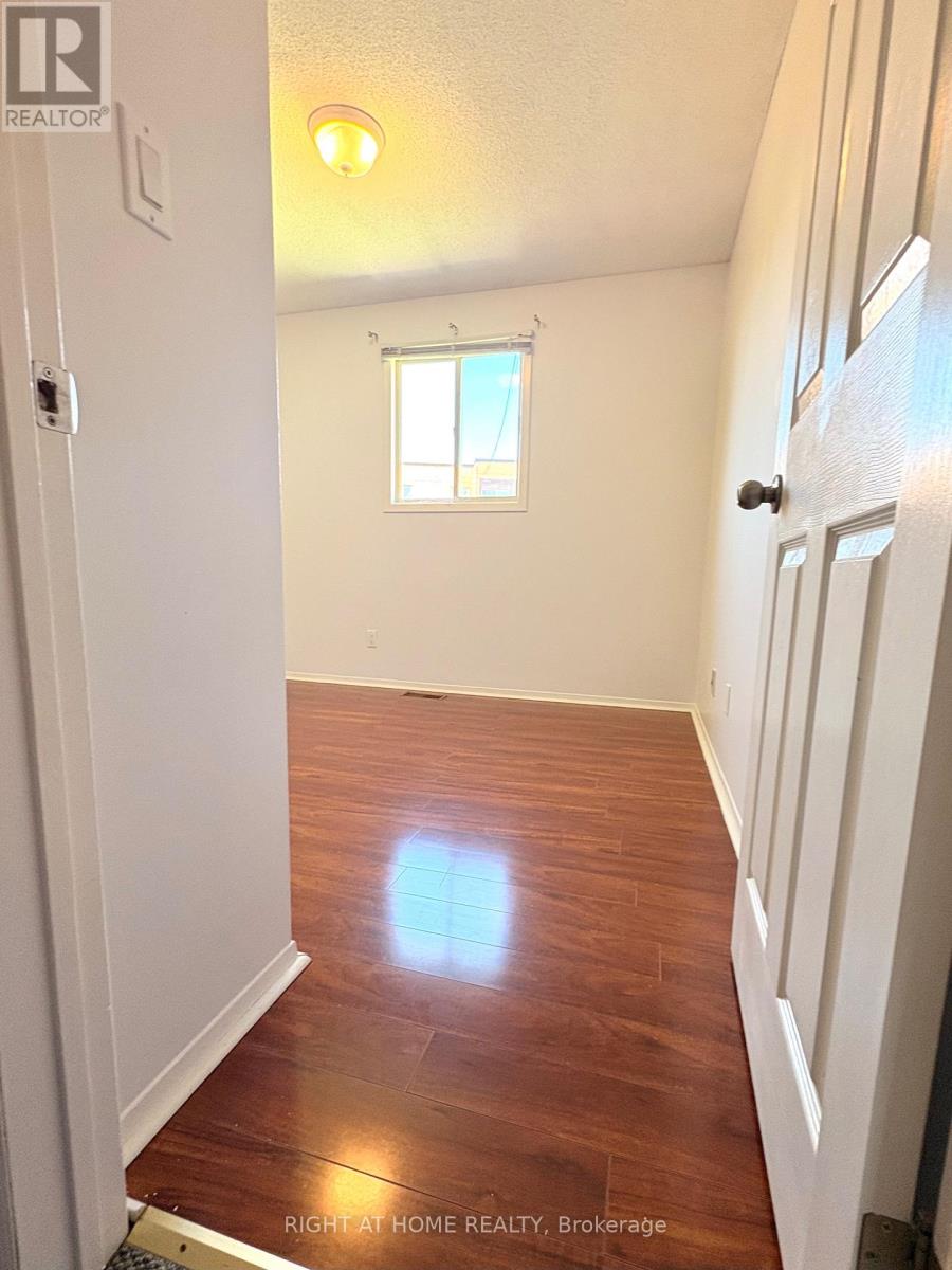 Main Floor - 32 Vintage Crescent, St. Catharines (Ridley), Ontario  L2S 3C3 - Photo 23 - X13846704