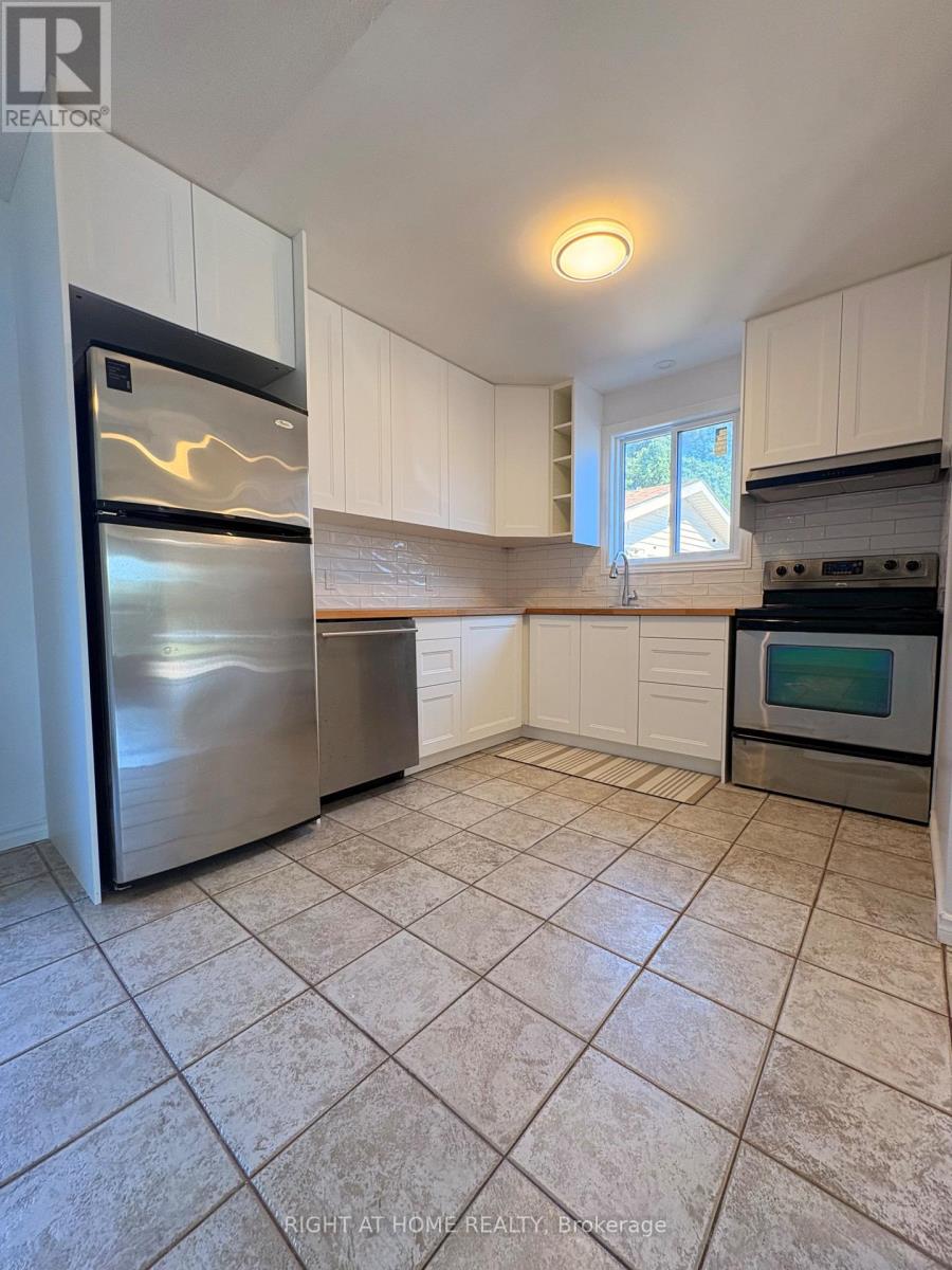 Main Floor - 32 Vintage Crescent, St. Catharines (Ridley), Ontario  L2S 3C3 - Photo 7 - X13846704