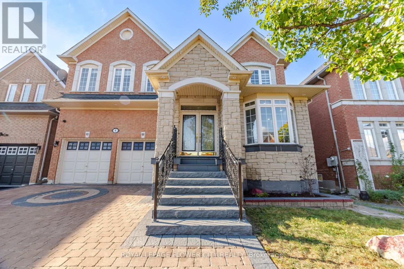 4 Castle Mountain Drive, Brampton, Ontario  L6R 2Y1 - Photo 2 - W13842246