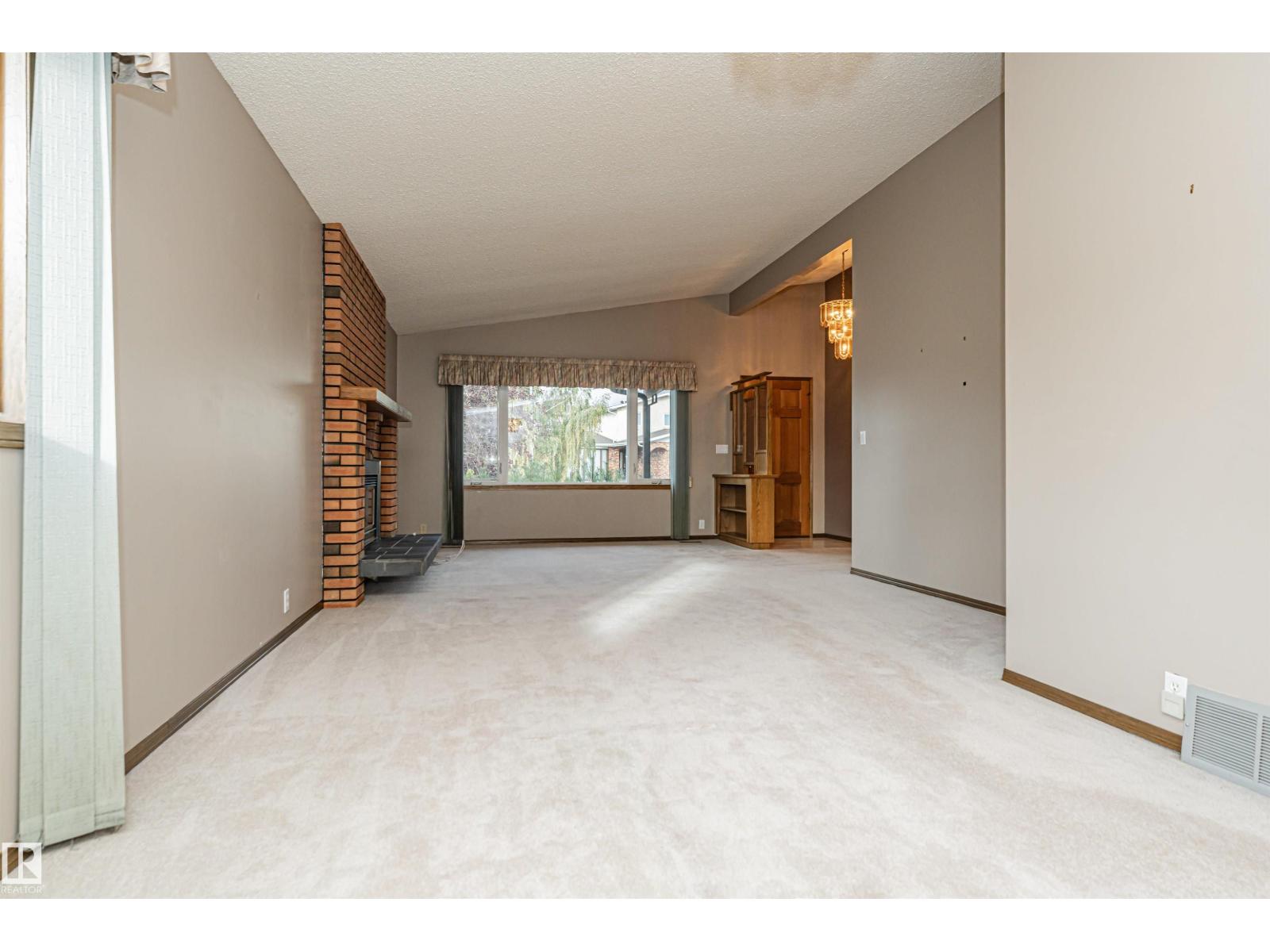 15903 111 ST NW
