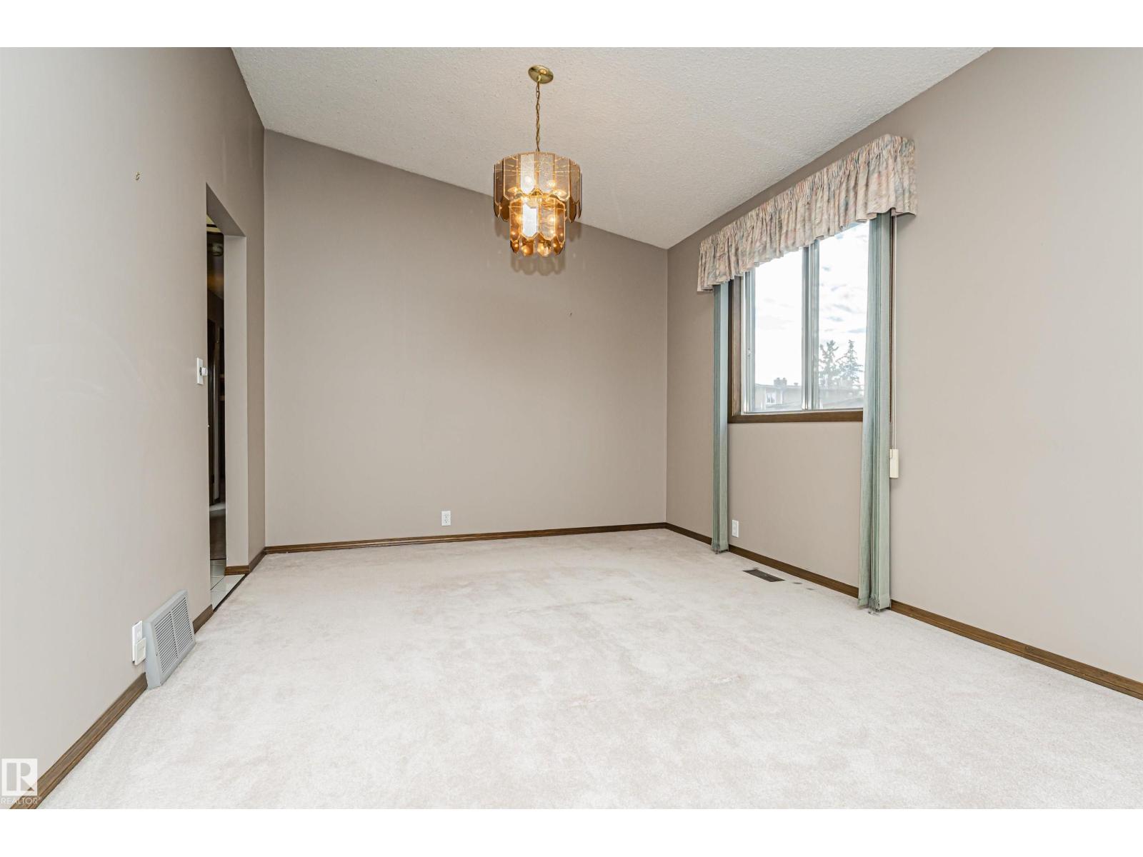 15903 111 ST NW