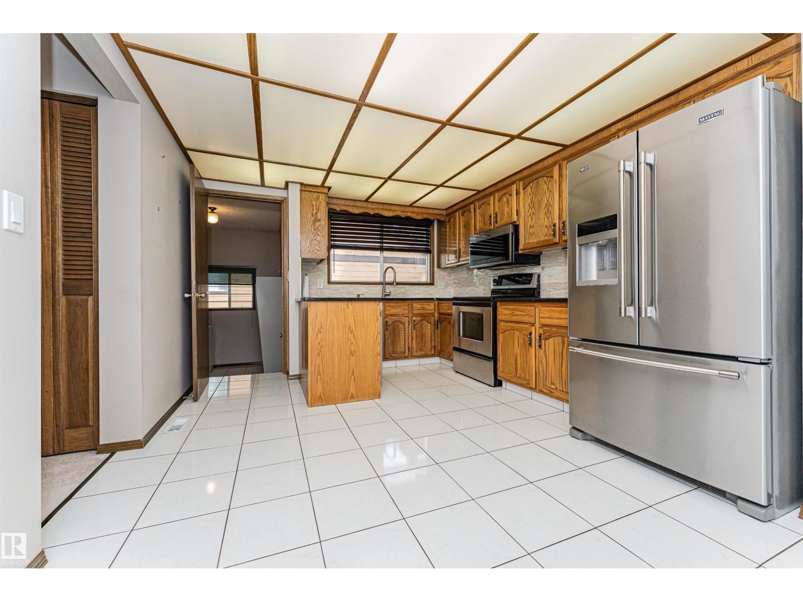 15903 111 ST NW