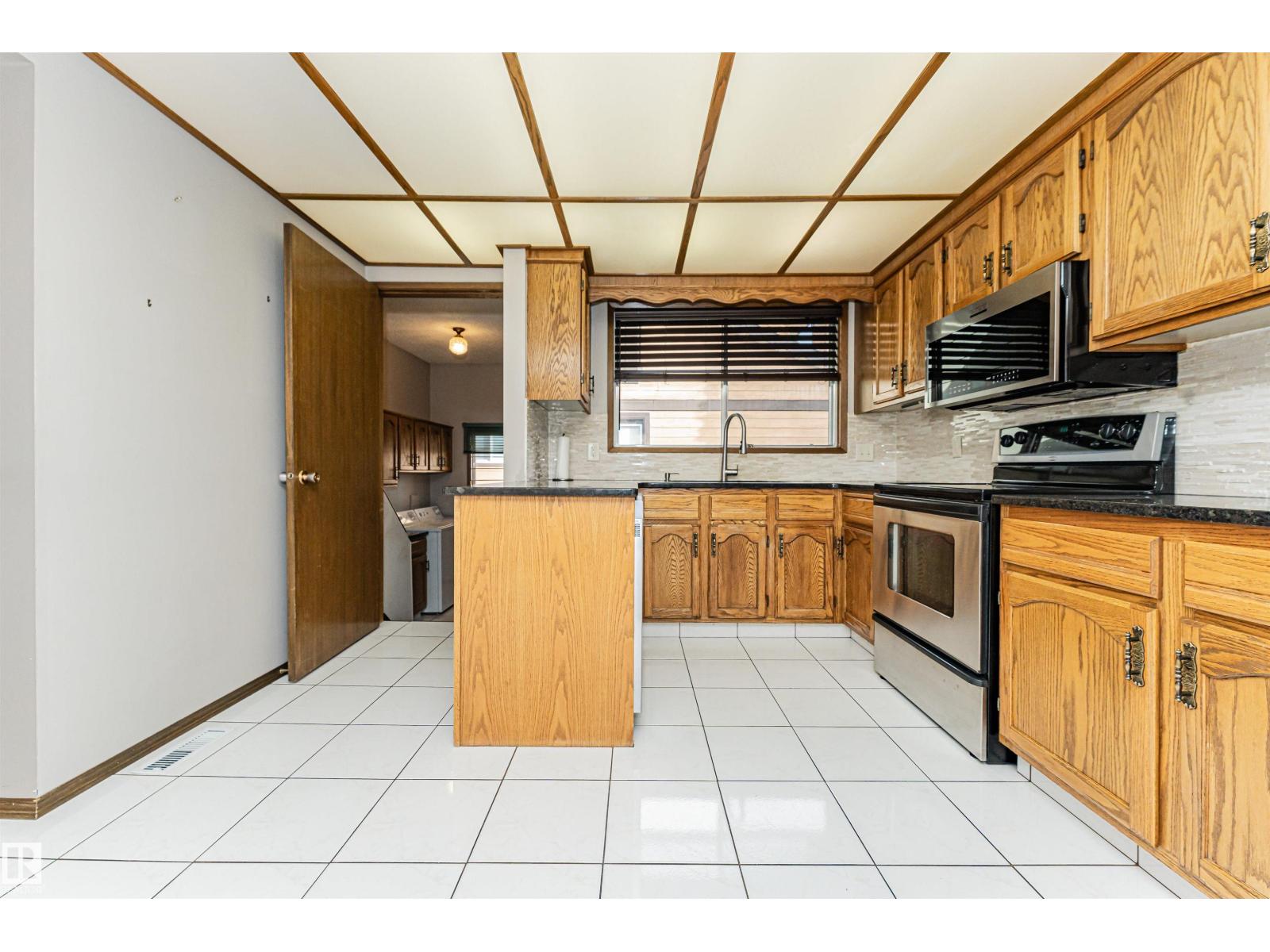 15903 111 ST NW