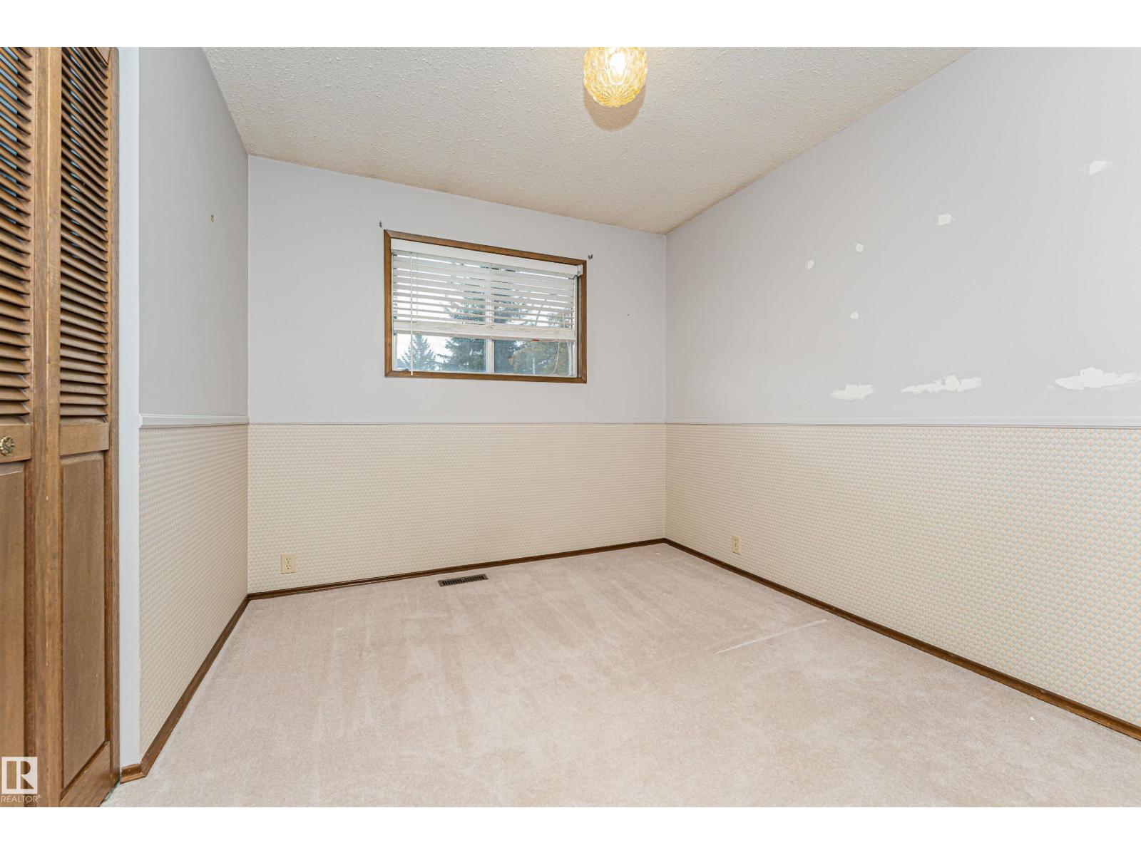 15903 111 ST NW