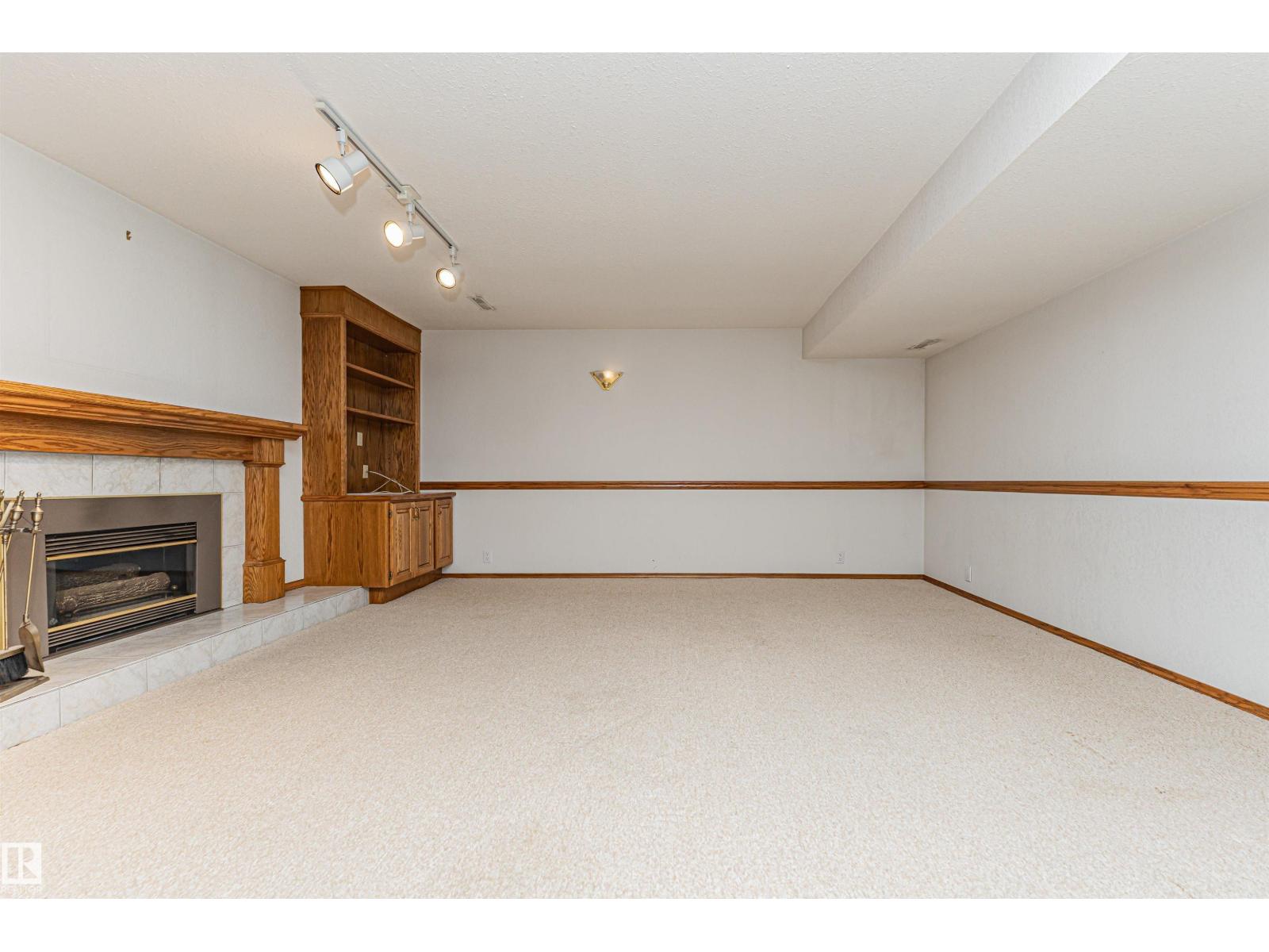 15903 111 ST NW