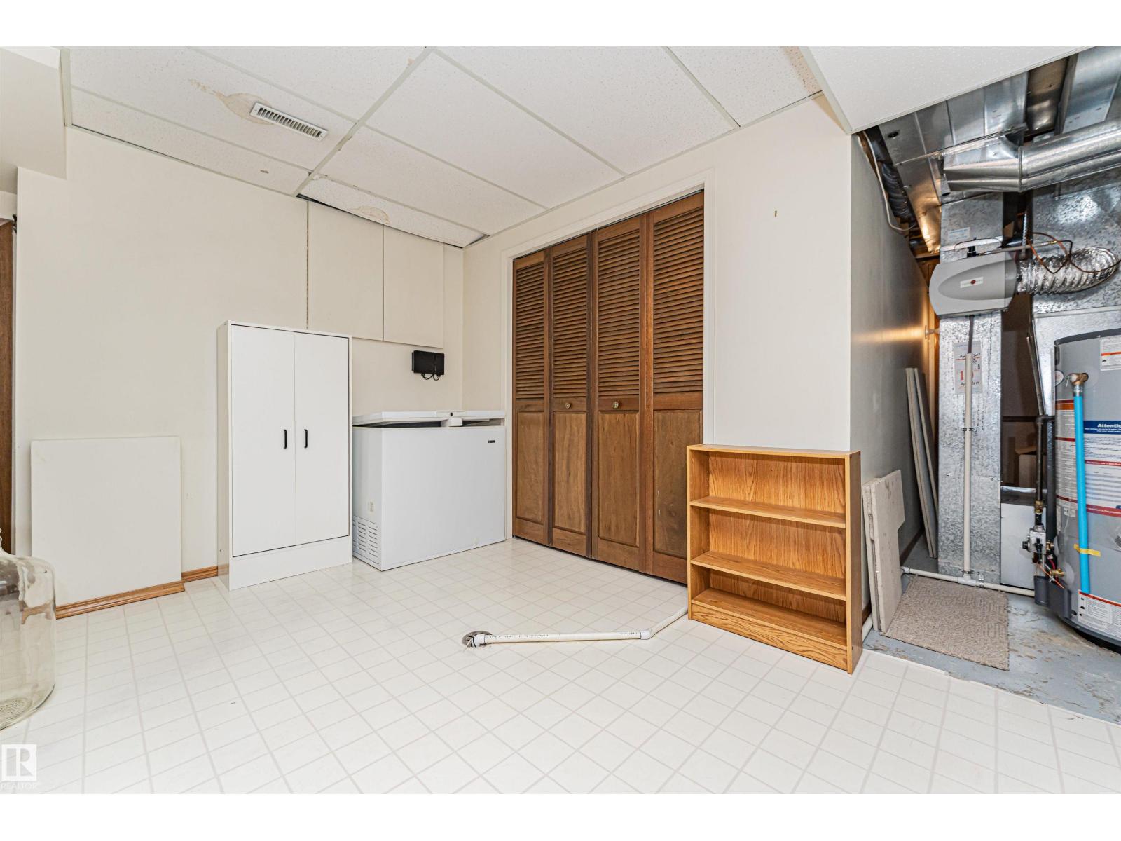 15903 111 ST NW