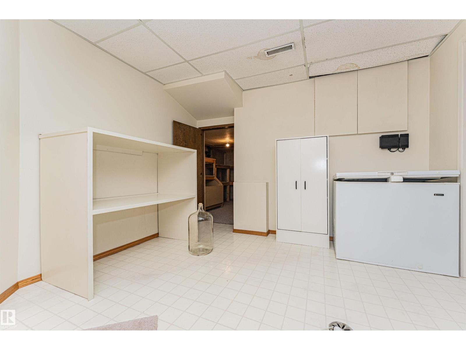 15903 111 ST NW