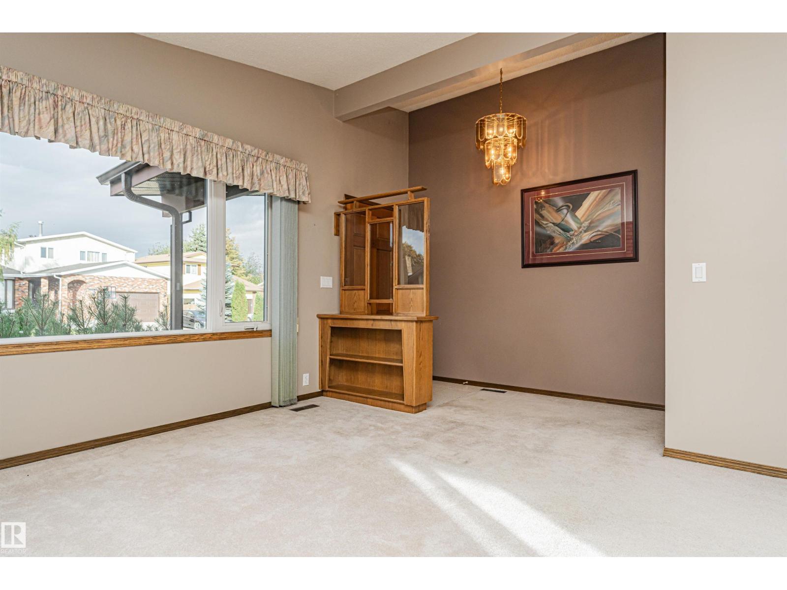 15903 111 ST NW