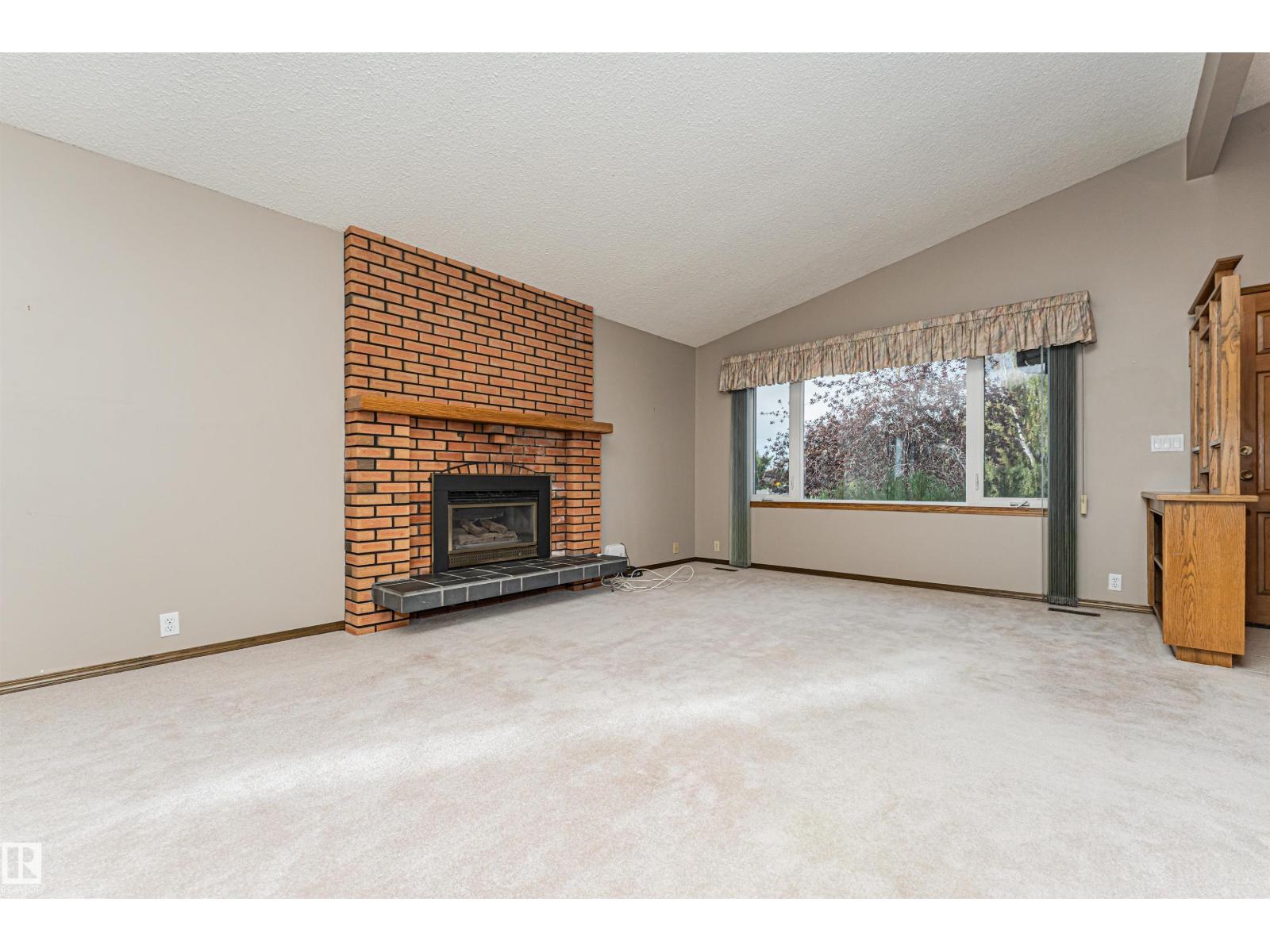 15903 111 ST NW