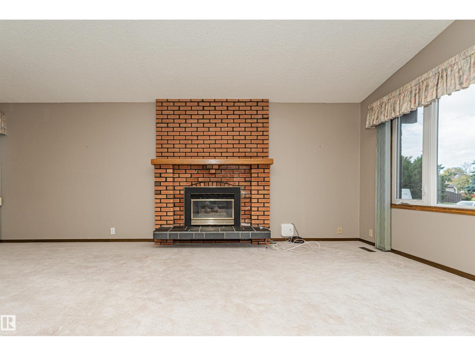 15903 111 ST NW