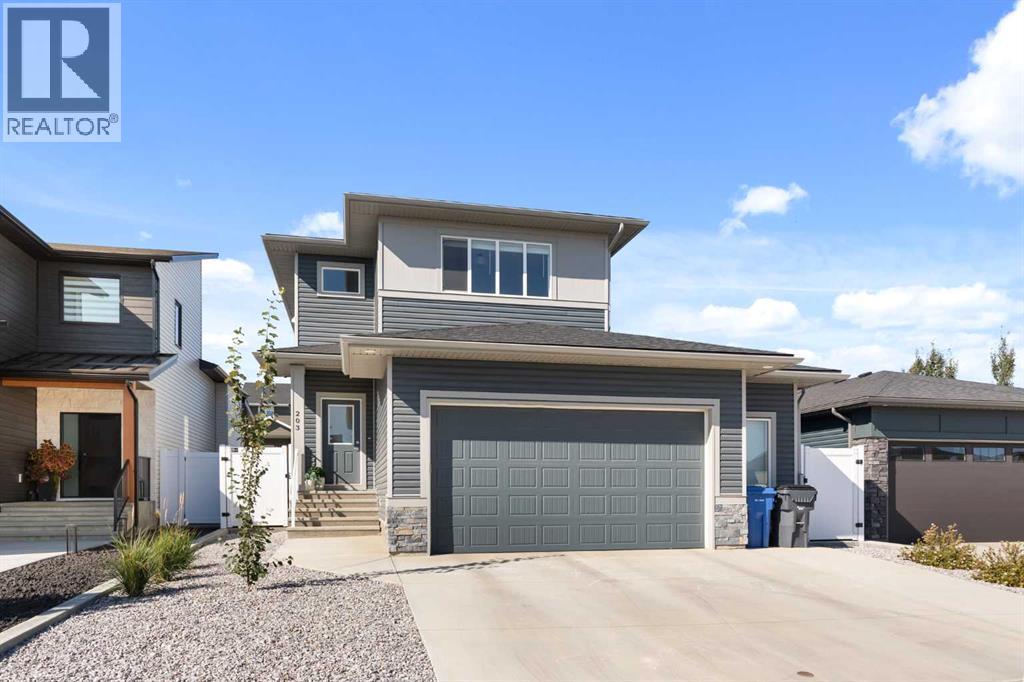 203 Hamptons Crescent SE