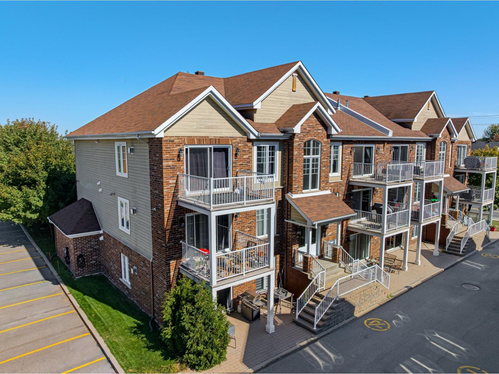 23 Boul. Ste-Anne|#4 Sainte-Anne-des-Plaines Quebec Canada J5N3K1