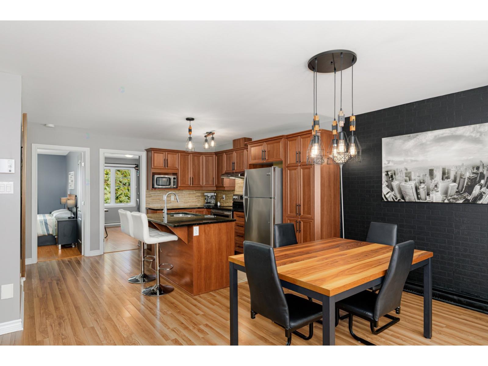23 Boul. Ste-Anne|#4 Sainte-Anne-des-Plaines Quebec Canada J5N3K1 2