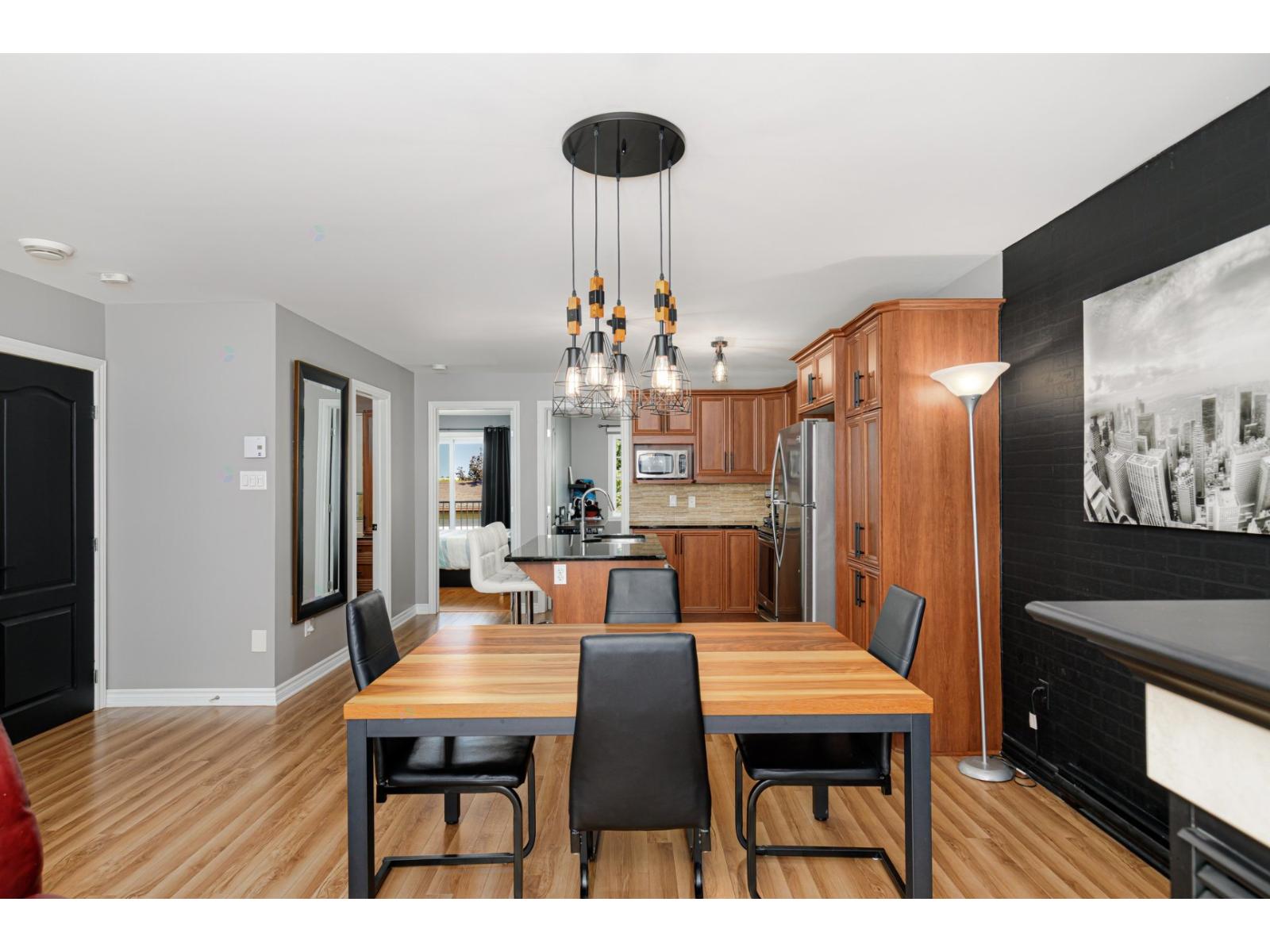 23 Boul. Ste-Anne|#4 Sainte-Anne-des-Plaines Quebec Canada J5N3K1 5