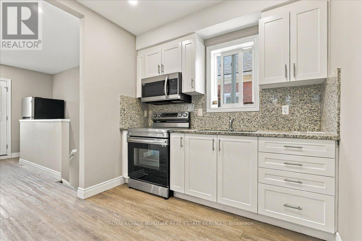 Upper - 17 Eby Street S, Kitchener, Ontario  N2G 3K6 - Photo 6 - X13845352