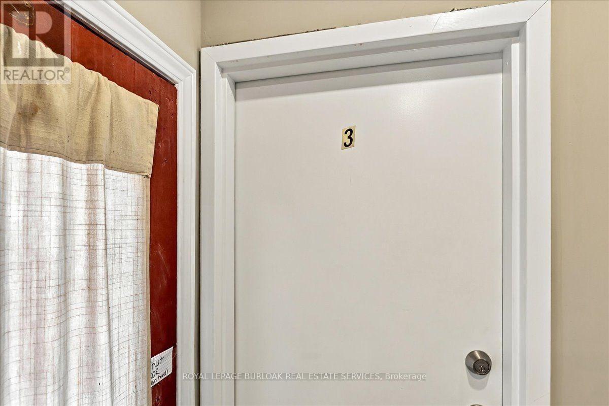 Upper - 17 Eby Street S, Kitchener, Ontario  N2G 3K6 - Photo 3 - X13845352