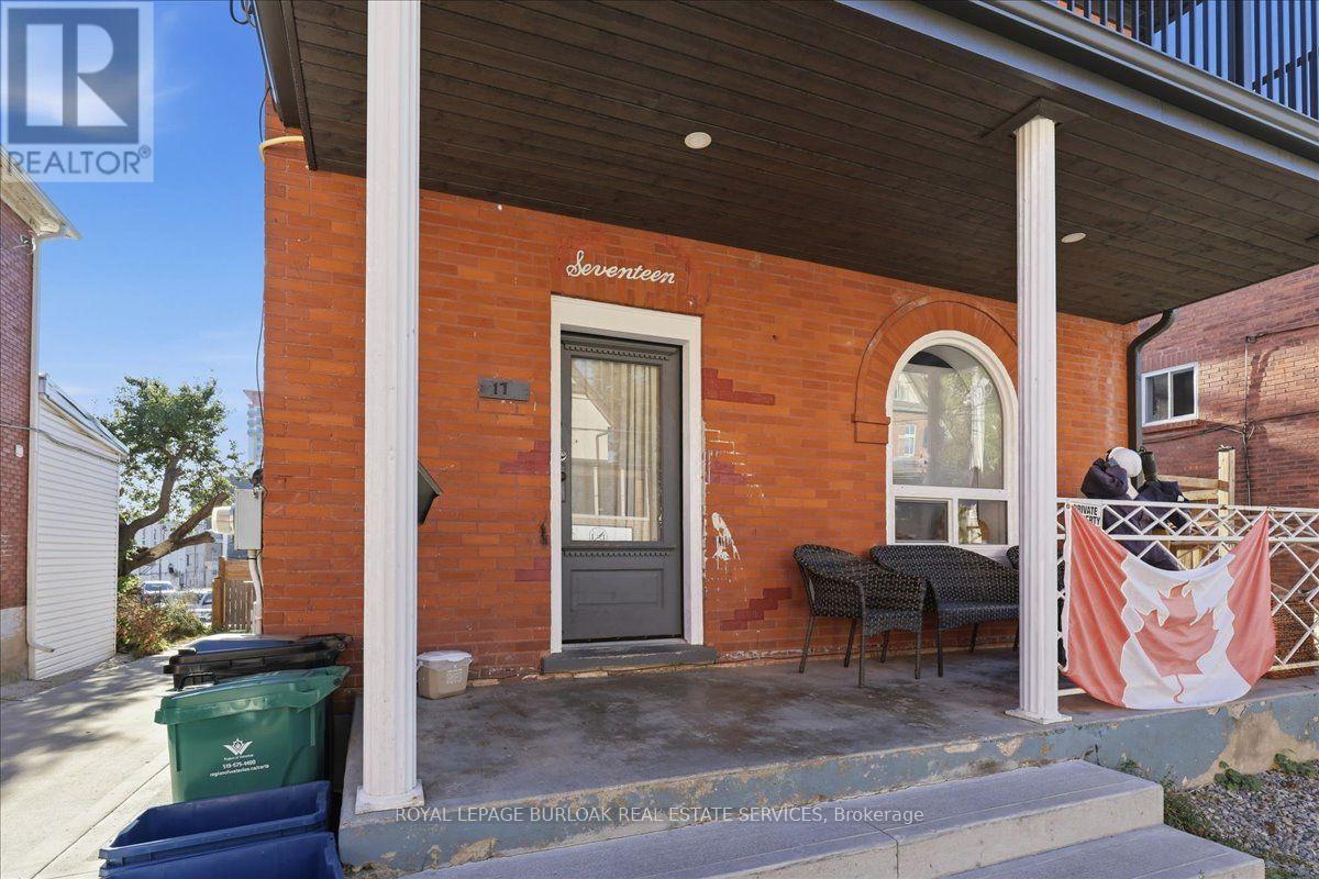 Upper - 17 Eby Street S, Kitchener, Ontario  N2G 3K6 - Photo 2 - X13845352