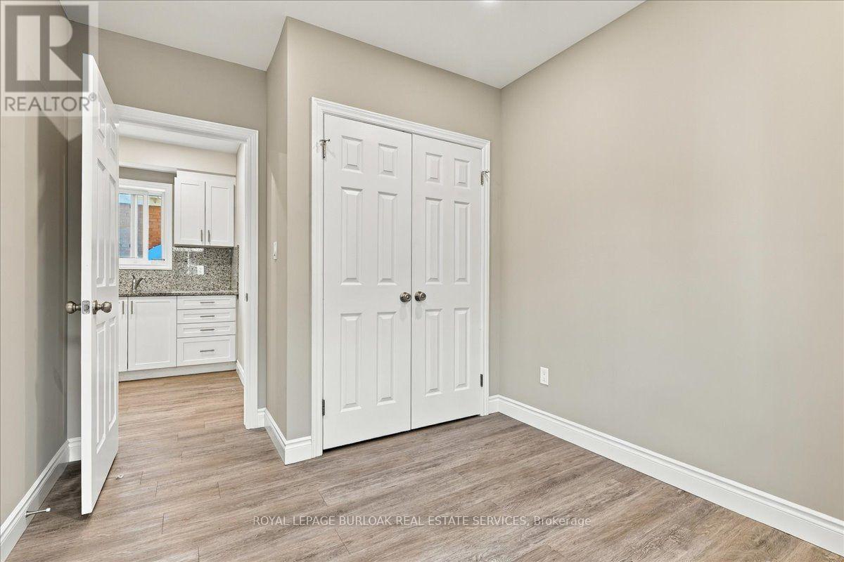 Upper - 17 Eby Street S, Kitchener, Ontario  N2G 3K6 - Photo 9 - X13845352