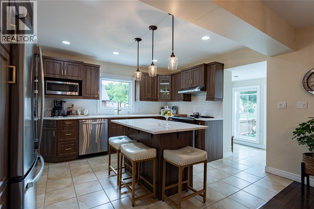 111 LINCOLN PARK AVENUE Sarnia Ontario Canada N7T4Y7 4