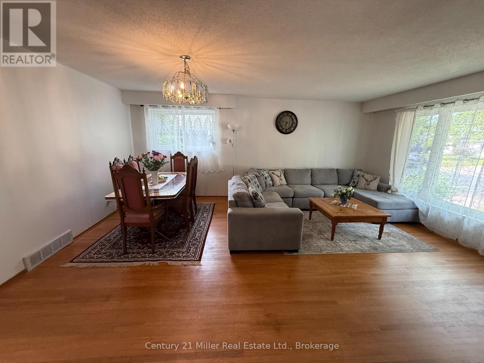 Upper - 35 Melville Crescent, Brampton (Brampton East), Ontario  L6W 2S3 - Photo 4 - W13846788