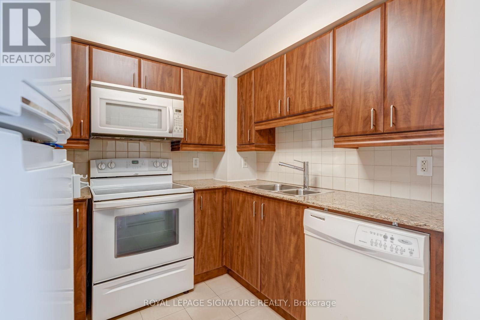 612 - 736 Spadina Avenue, Toronto (University), Ontario  M5S 2J6 - Photo 3 - C13846748