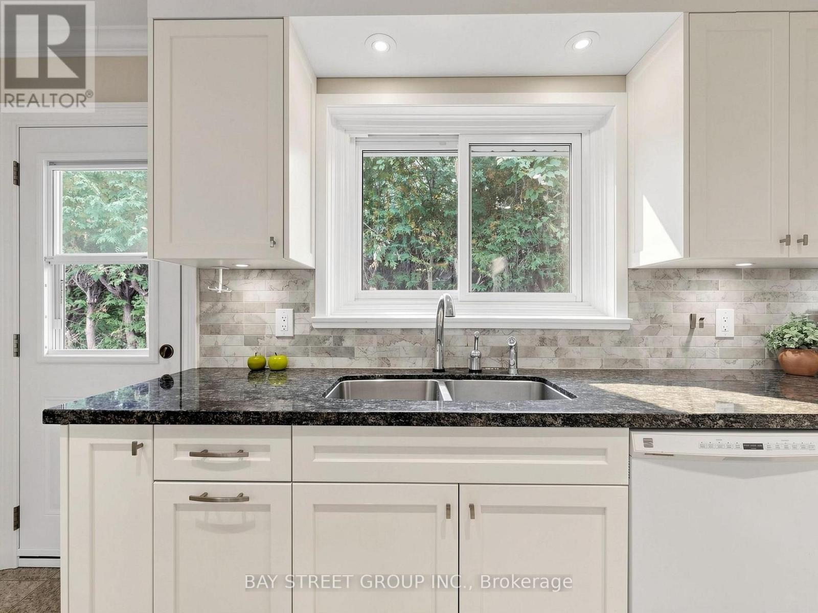 1 Lesgay Crescent, Toronto, Ontario  M2J 2H9 - Photo 13 - C13846818