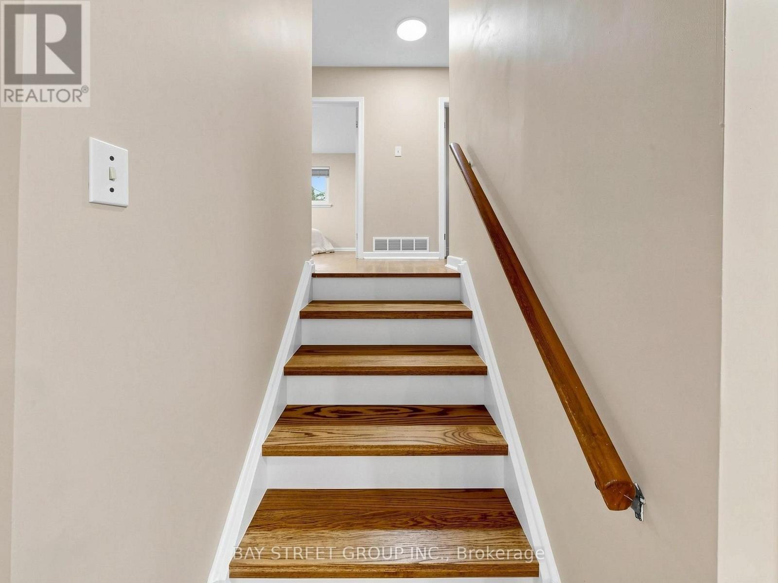1 Lesgay Crescent, Toronto, Ontario  M2J 2H9 - Photo 14 - C13846818
