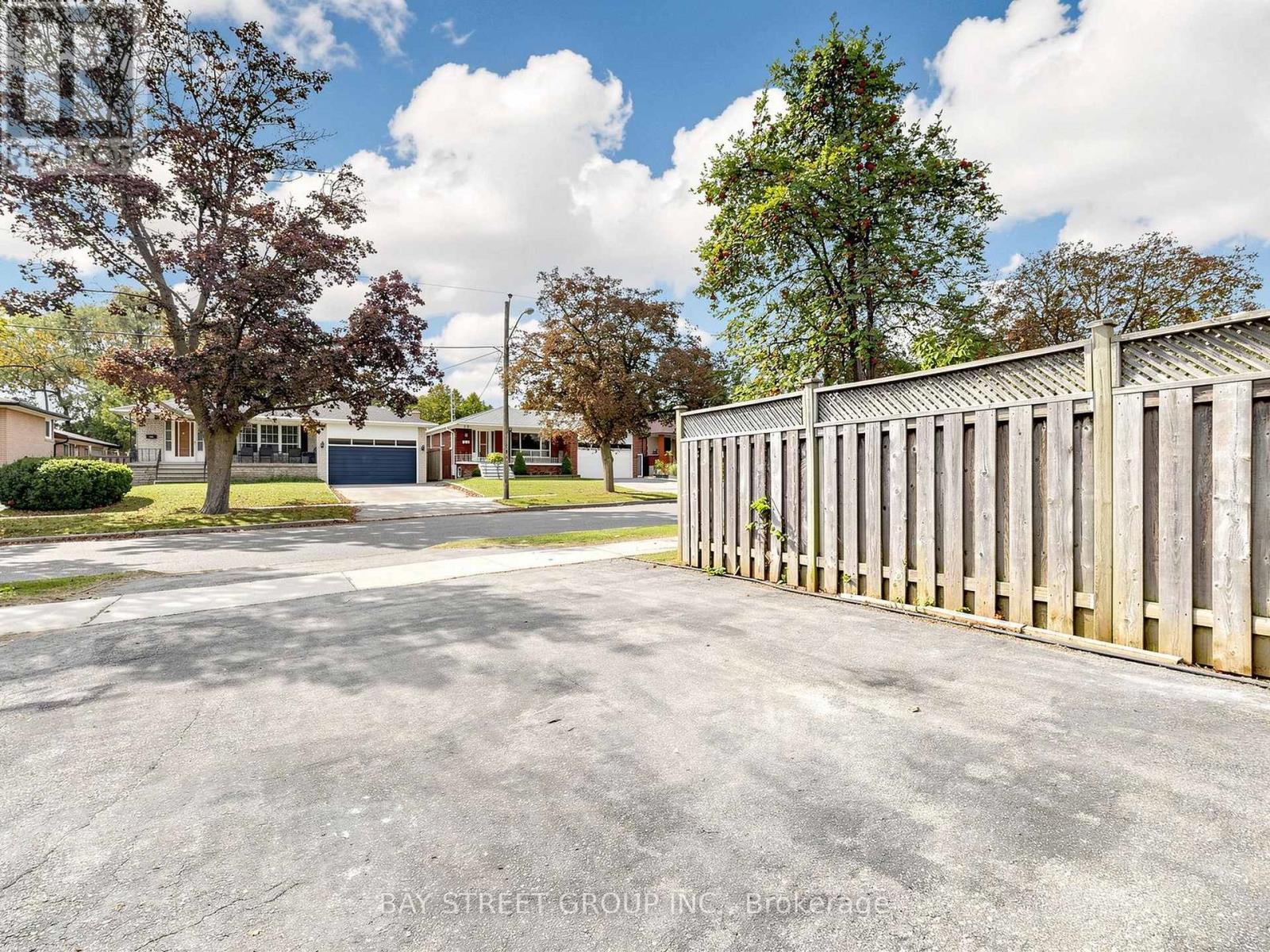 1 Lesgay Crescent, Toronto, Ontario  M2J 2H9 - Photo 35 - C13846818