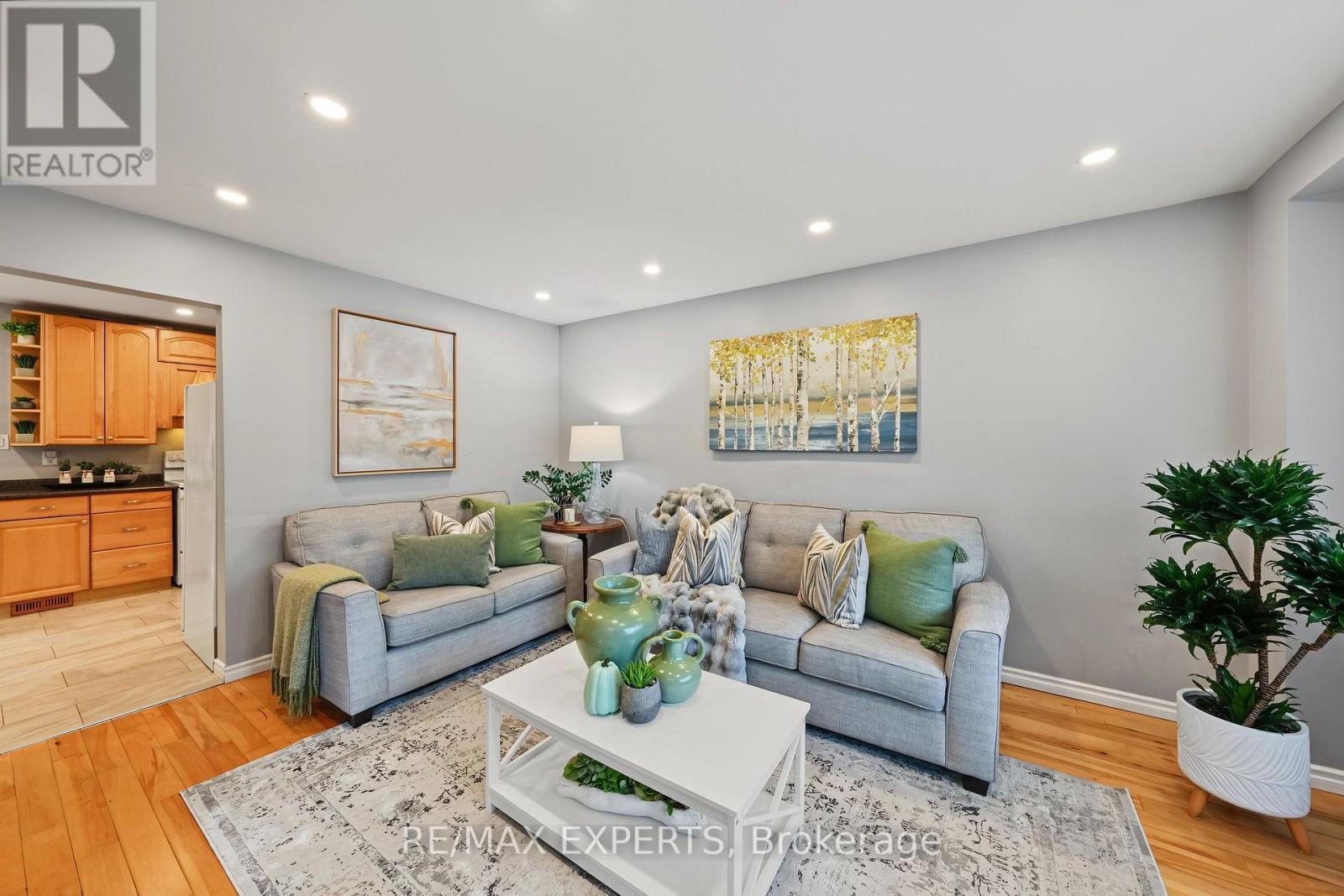 326 Oakwood Court, Newmarket (Huron Heights-Leslie Valley), Ontario  L3Y 3C8 - Photo 10 - N13846784