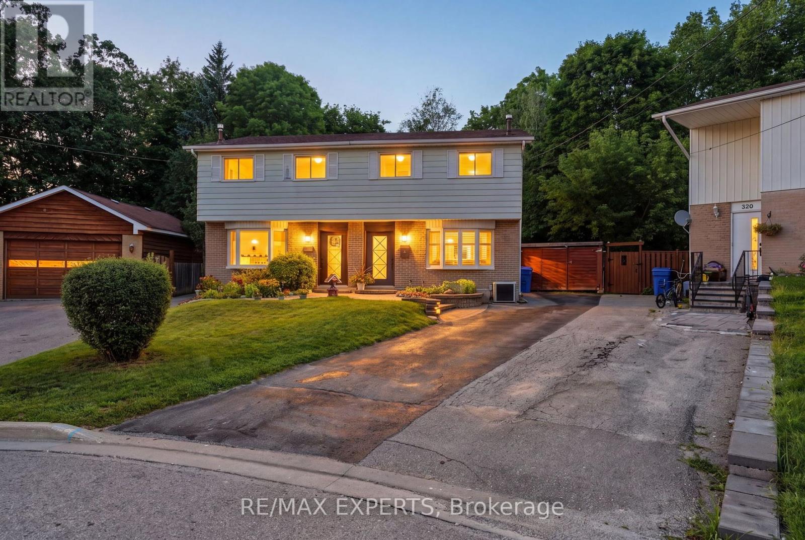 326 Oakwood Court, Newmarket (Huron Heights-Leslie Valley), Ontario  L3Y 3C8 - Photo 2 - N13846784